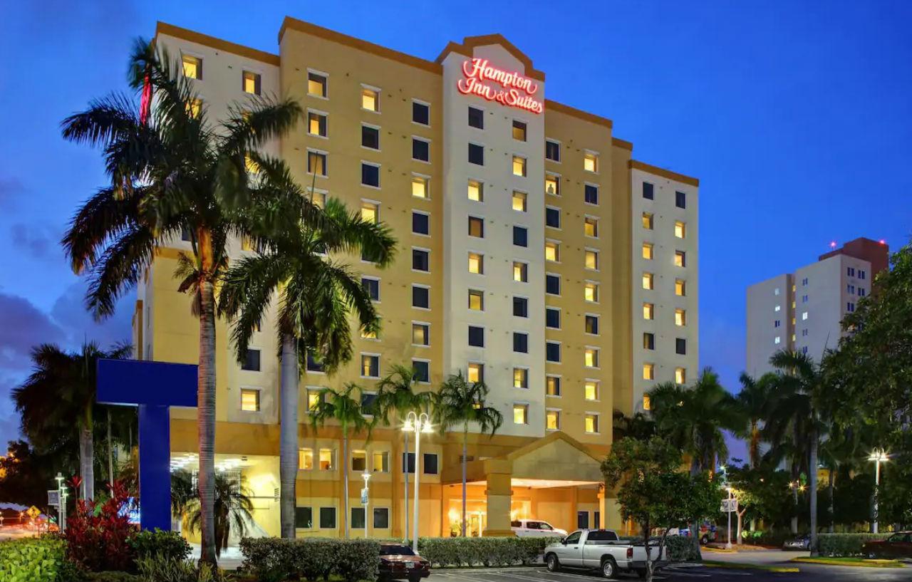 Hampton Inn & Suites Miami Airport South/Blue Lagoon Exterior photo