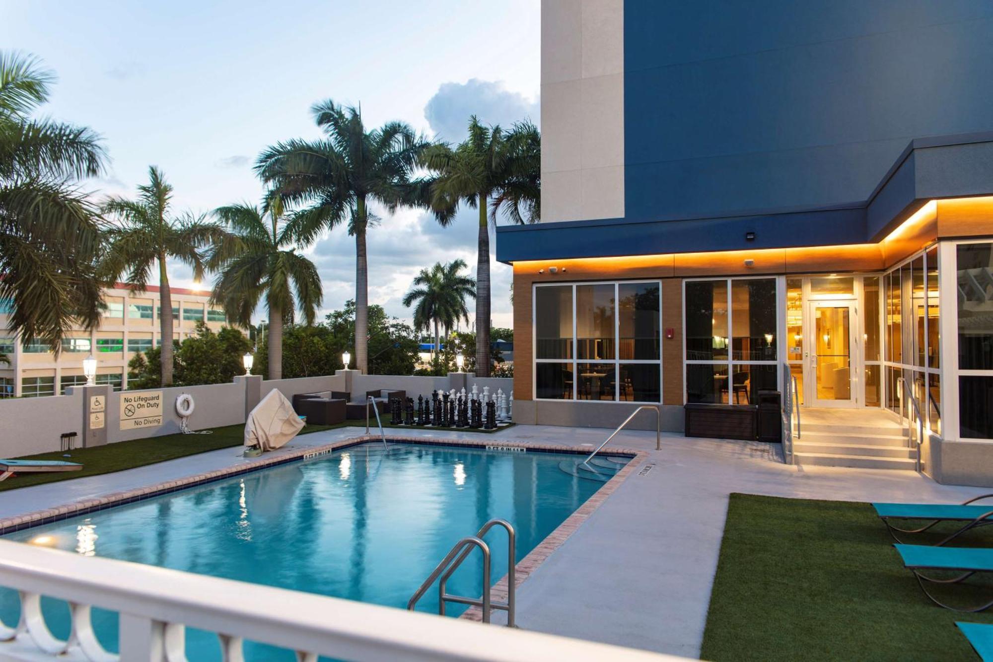 Hampton Inn & Suites Miami Airport South/Blue Lagoon Exterior photo