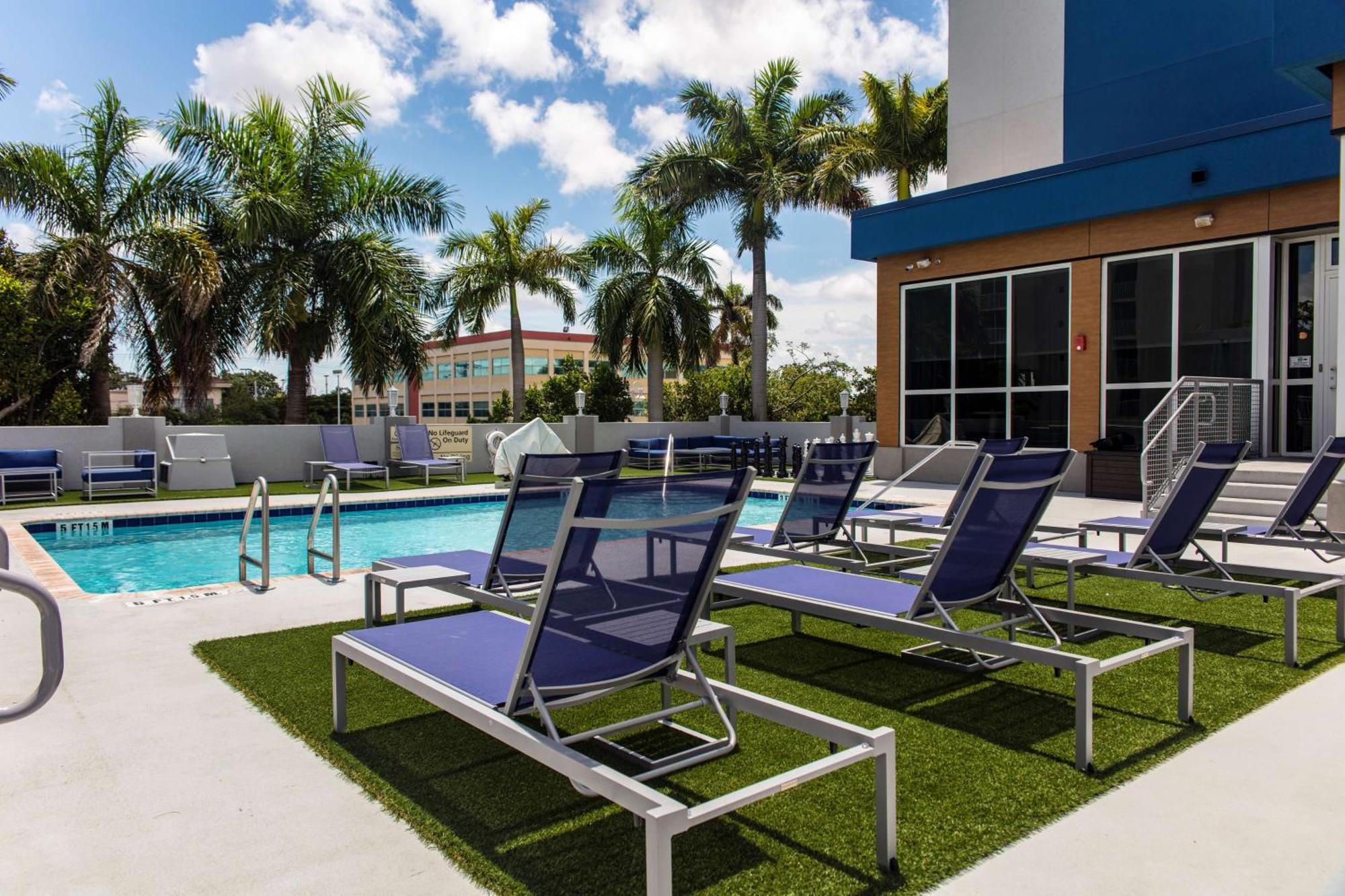 Hampton Inn & Suites Miami Airport South/Blue Lagoon Exterior photo